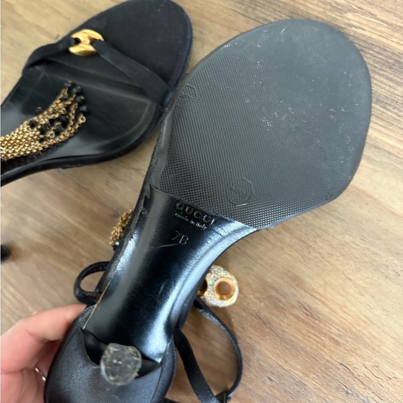 GUCCI by Tom Ford Black Satin Enamel Flower Charm Tassel Sandals Heels - Size 7 - Picture 10 of 10